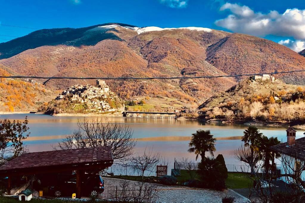 Stanza Con Terrazzo Vista Lago - Lakeholiday Castel di Tora Exterior photo