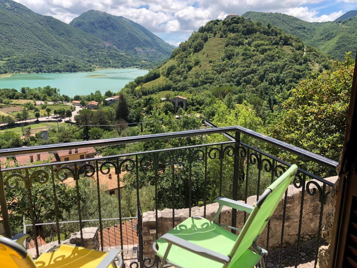 Stanza Con Terrazzo Vista Lago - Lakeholiday Castel di Tora Exterior photo