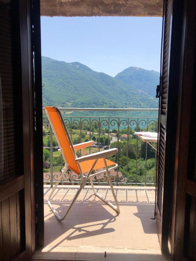 Stanza Con Terrazzo Vista Lago - Lakeholiday Castel di Tora Exterior photo