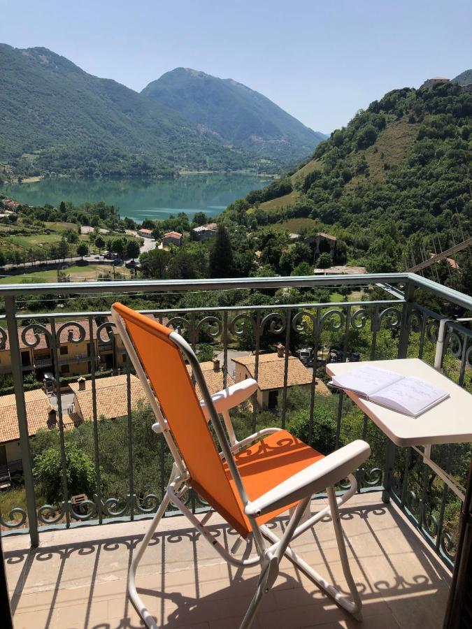 Stanza Con Terrazzo Vista Lago - Lakeholiday Castel di Tora Exterior photo
