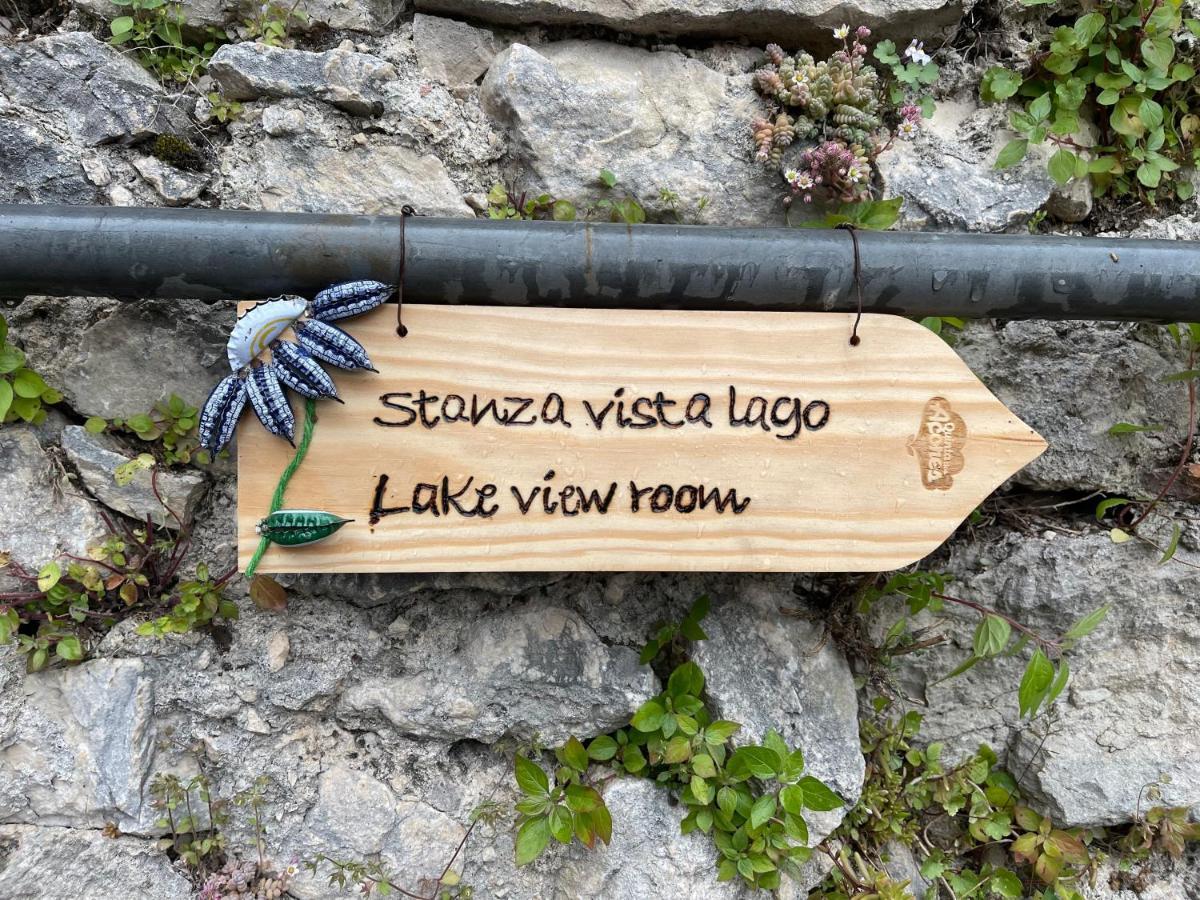 Stanza Con Terrazzo Vista Lago - Lakeholiday Castel di Tora Exterior photo